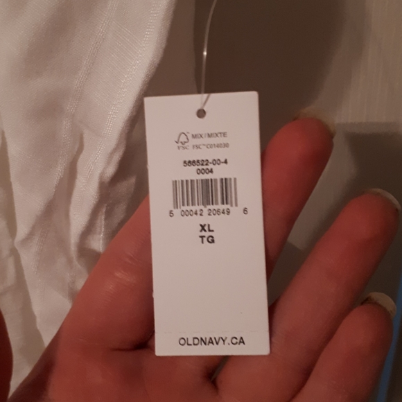 BNWT V-neck Tonal-Windowpane ruched-Shoulder top - Picture 3 of 3